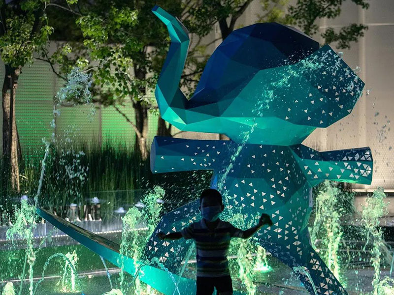 广州城投珠江•天河壹品不锈钢雕塑(图2) 广州城投珠江•天河壹品不锈钢雕塑(图2)