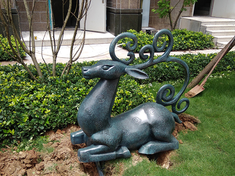 恒大集团•东莞斐翠华庭玻璃钢鹿雕塑景观(图1) 恒大集团•东莞斐翠华庭玻璃钢鹿雕塑景观(图1)