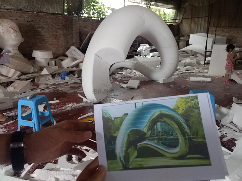 江西赣州澜云府东区不锈钢镜面雕塑(图1) 江西赣州澜云府东区不锈钢镜面雕塑(图1)