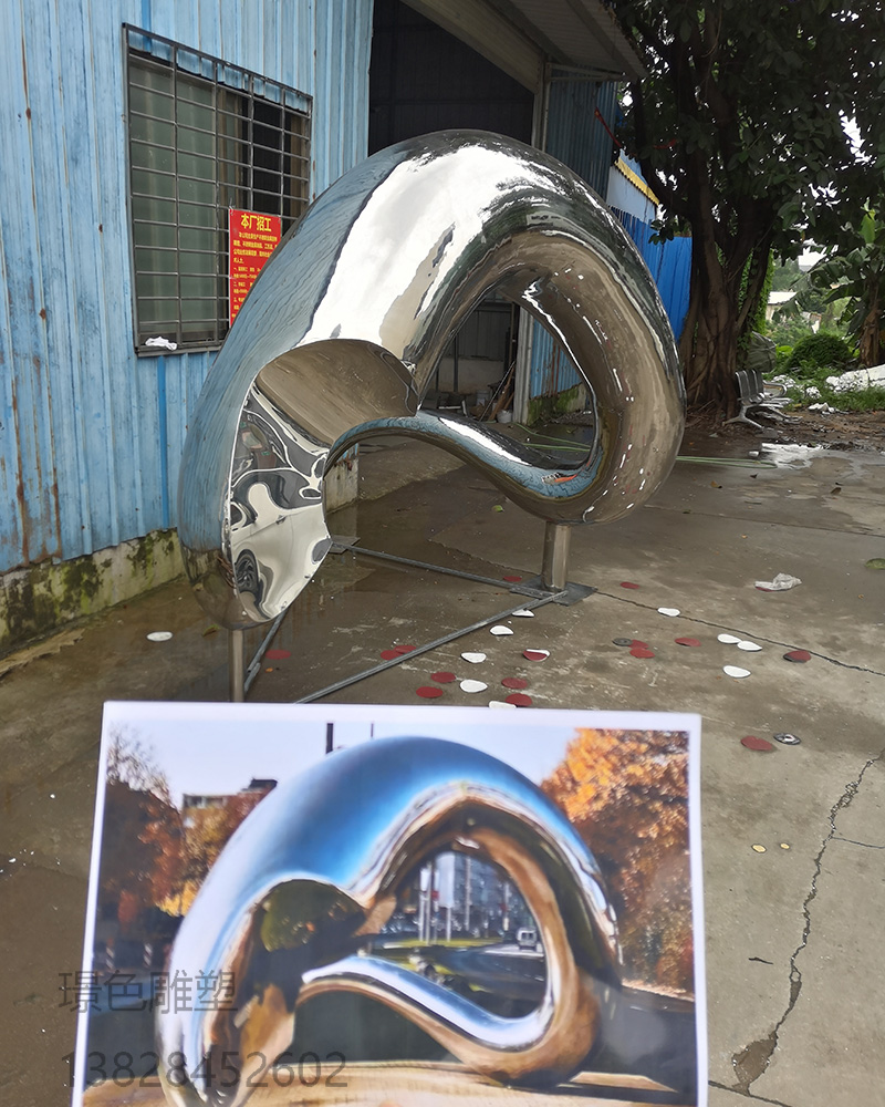 江西赣州澜云府东区不锈钢镜面雕塑(图2) 江西赣州澜云府东区不锈钢镜面雕塑(图2)