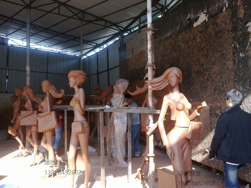 金地集团商业街美陈人物雕塑(图1) 金地集团商业街美陈人物雕塑(图1)