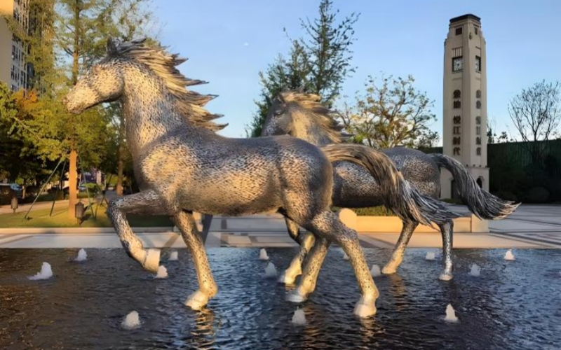 屹立在城市中间——多姿多彩的不锈钢雕塑(图2) 屹立在城市中间——多姿多彩的不锈钢雕塑(图2)