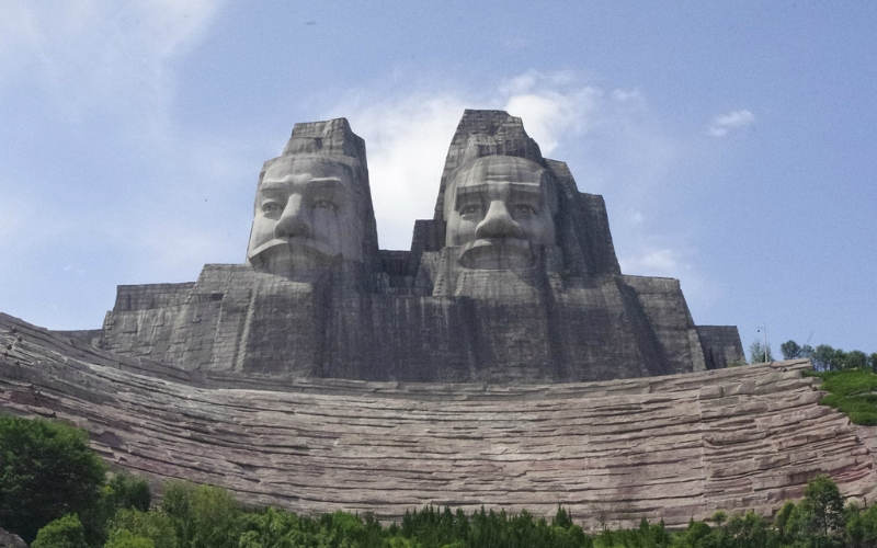 中国十大雕塑,每一个都超级震撼,看看在你的家乡吗?(图5) 中国十大雕塑,每一个都超级震撼,看看在你的家乡吗?(图5)